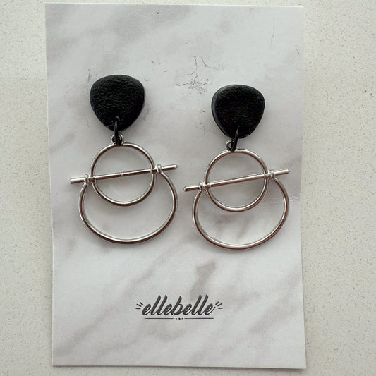 Oorbellen: Oorsteker zwart hanger zilver