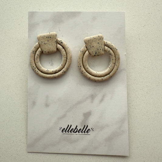 Oorbellen: Oorbel Modern Mollie beige