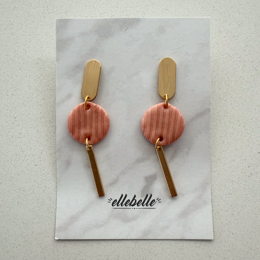 Oorbellen: Oorsteker tussenstuk klei-staafje goud & zalmroze