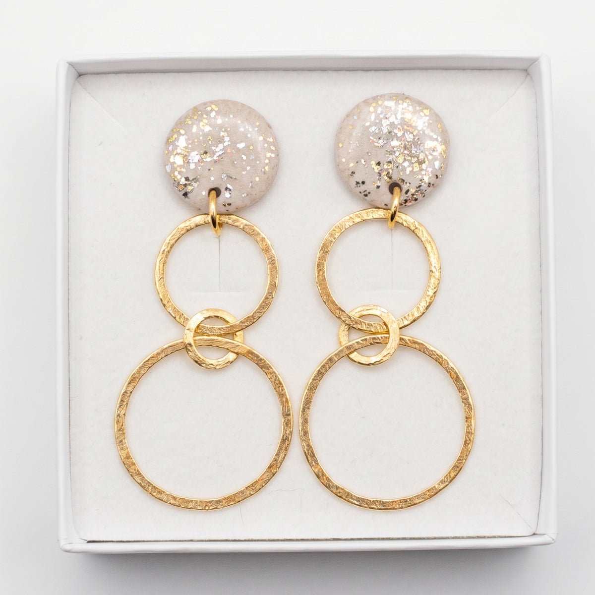 circle of love earrings beige
